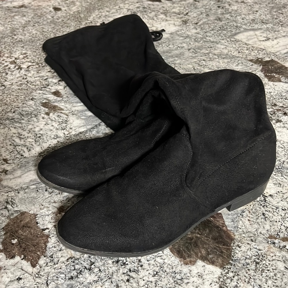 Unisa, Knee high Womens black, tie back boots, size 8 1/2, great condition.